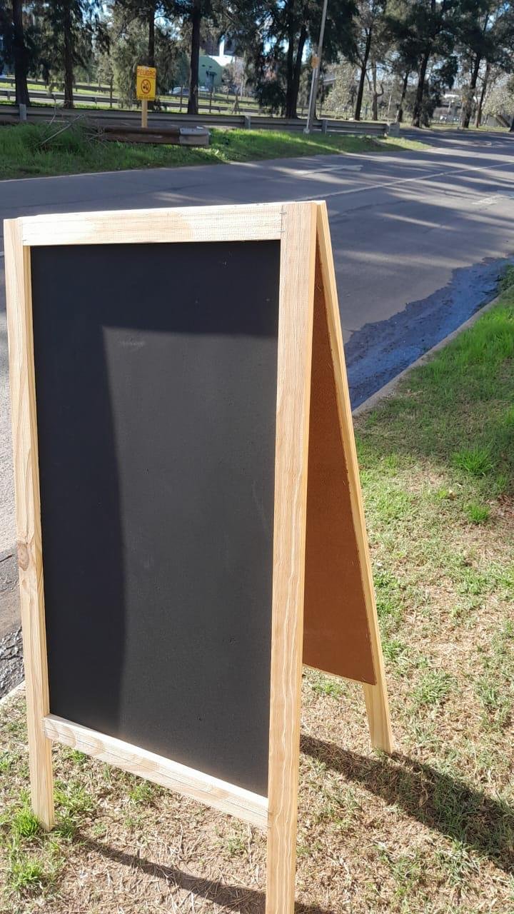 cartel de  madera comercial